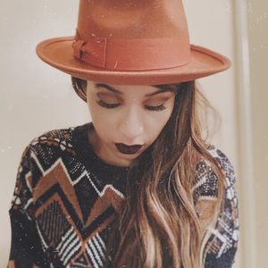 🌿 Meet your posher, Sabrina.